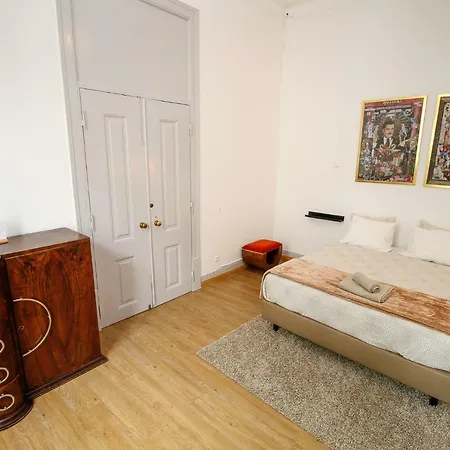Guest house Pensao Rosinha Art Gallery House Lisbon