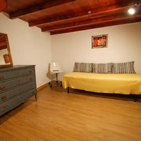Guest house Pensao Rosinha Art Gallery House Lisbon